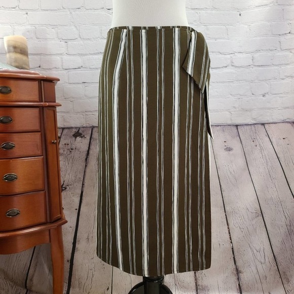 Evereve brown skirt with multi colored stripes - Picture 2 of 14